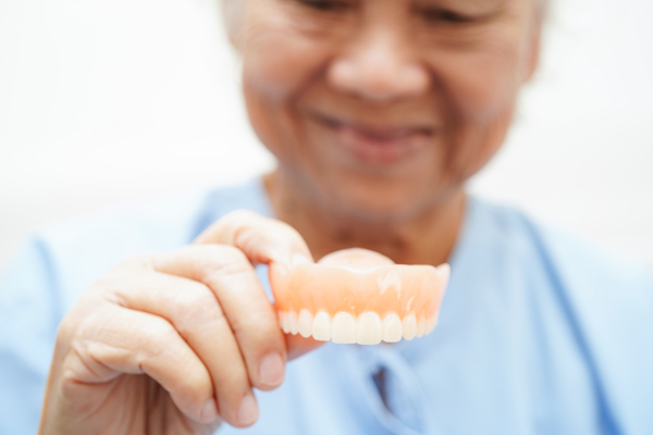 Things To Look For To Find Realistic Dentures